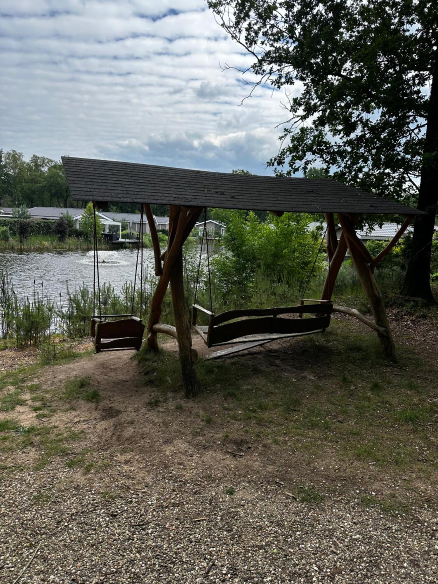 Sfeervolle Blokhut Op De Veluwe Op Recreatiepark Topparken In Beekbergen Met Vrije Tuin En Eigen Parkeerplaats Exterior foto